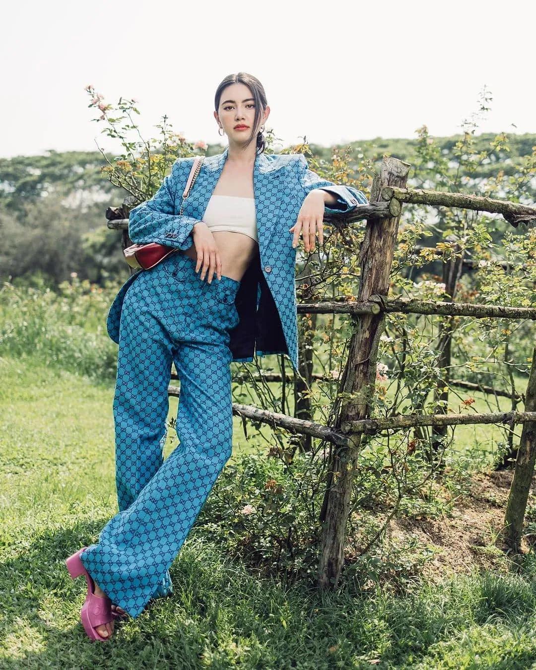 2021秋冬女裝十大流行色 晴空藍(lán)、嫩粉紅等色彩都很美(圖12)