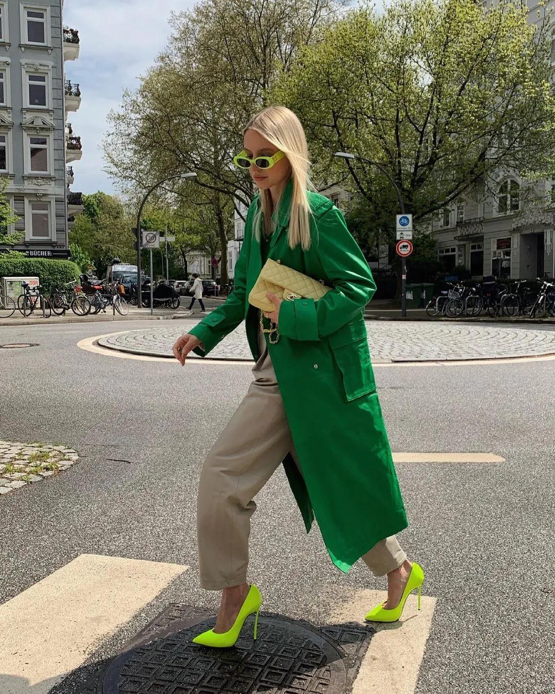 2021秋冬女裝十大流行色 晴空藍(lán)、嫩粉紅等色彩都很美(圖4)